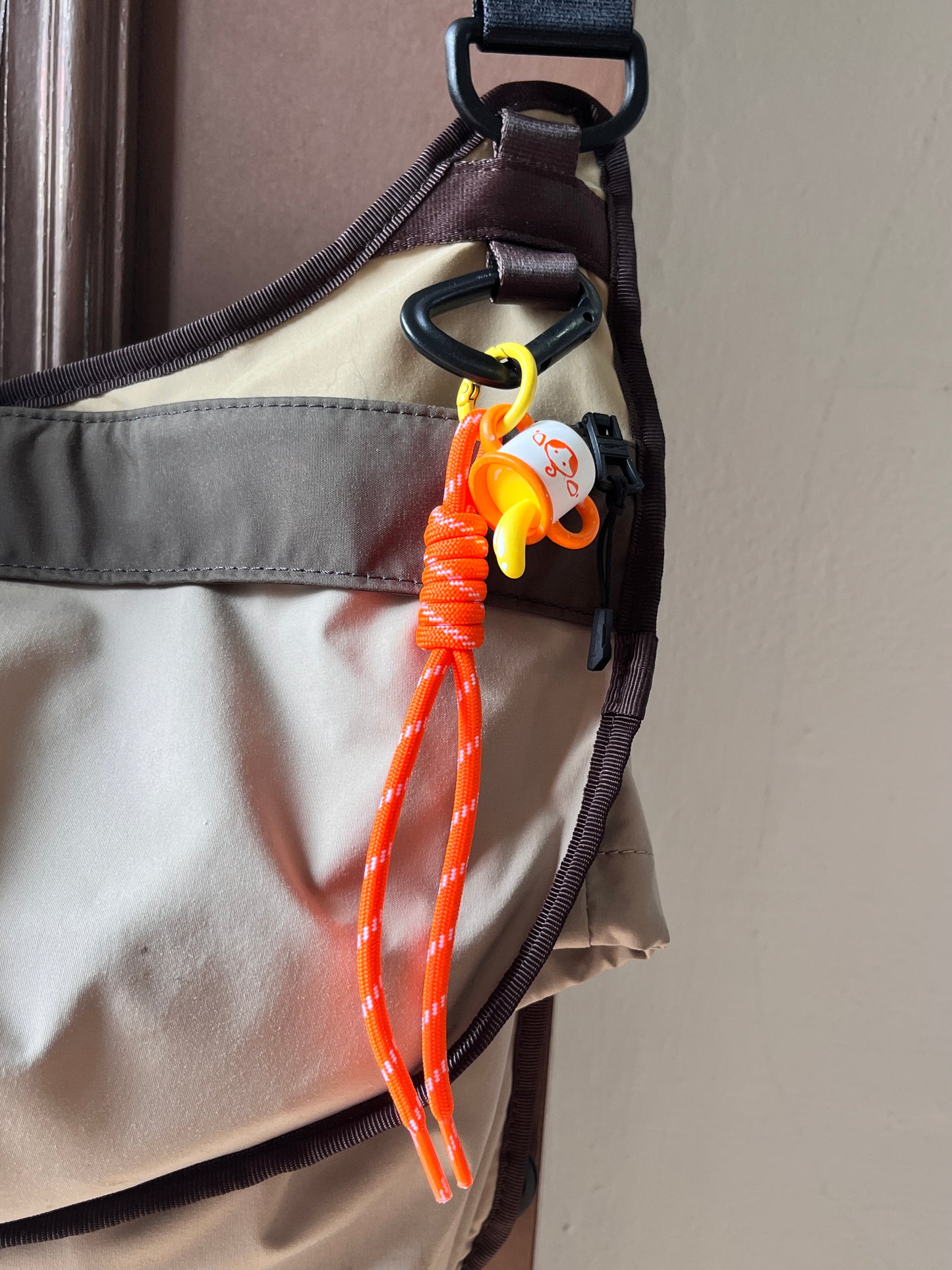 03) Noodsly Resin Bag Keychain